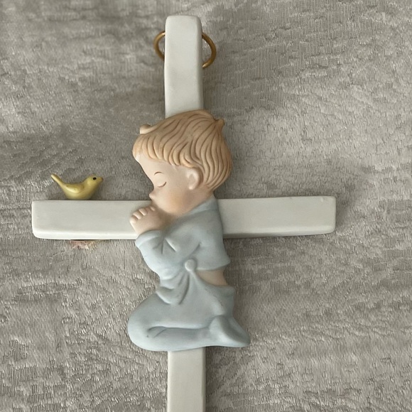 Vintage Lefton Praying Boy with Cross Bird Porcelain Wall Hanging Religious 1985 - Picture 5 of 5
